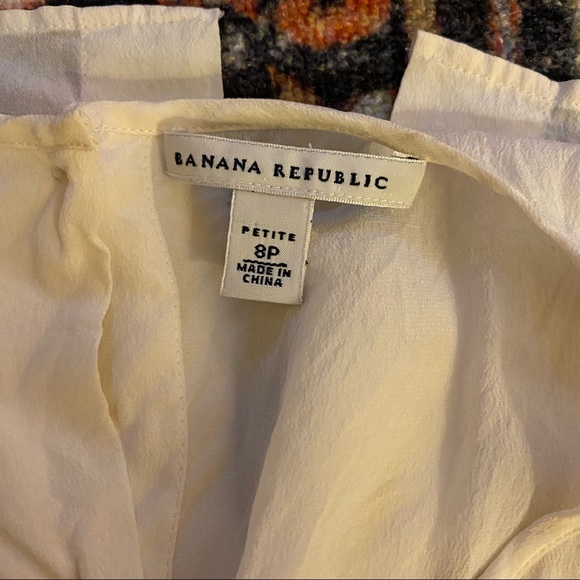 Banana Back button silk sleeveless top - Picture 4 of 6